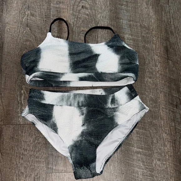 Cupshe Textured Ombre Wash Bikini Set - Black and White - Picture 2 of 2